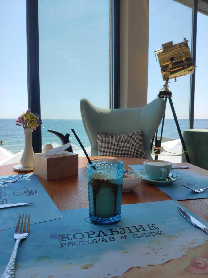 Апартаменты У Моря Magnit Первая Линия Odessa Buitenkant foto