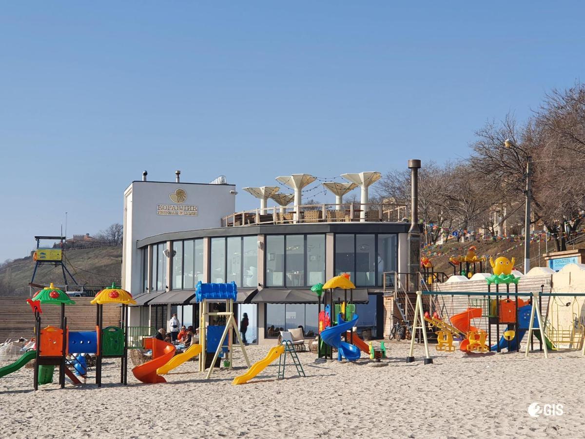 Апартаменты У Моря Magnit Первая Линия Odessa Buitenkant foto